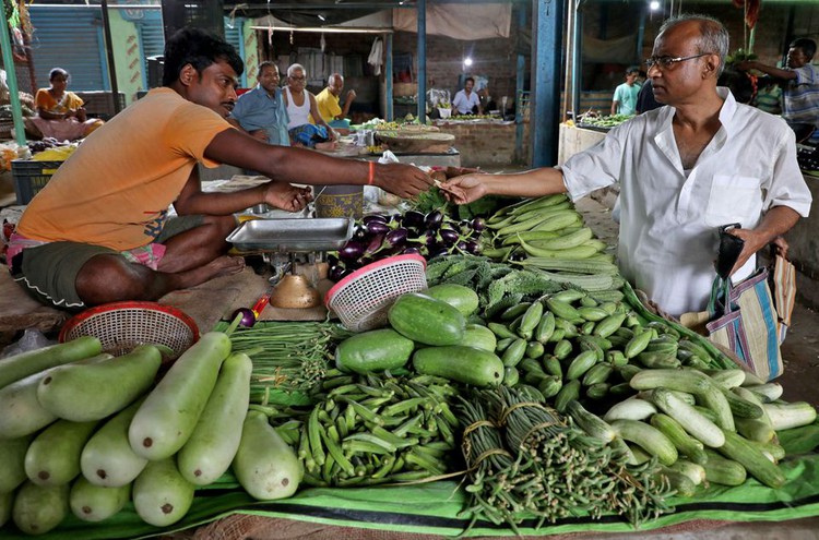 India's fiscal, monetary authorities should be watchful amid global gloom: govt
