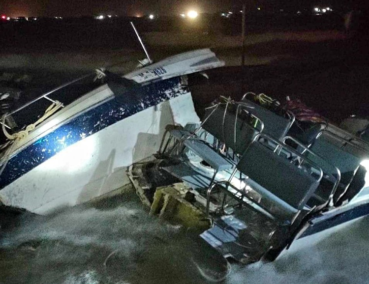 Big waves sink 6 boats anchored off Vietnam’s Phu Quoc Island