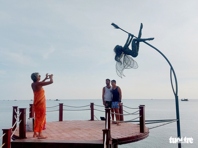 Int’l tourists come to Vietnam in droves