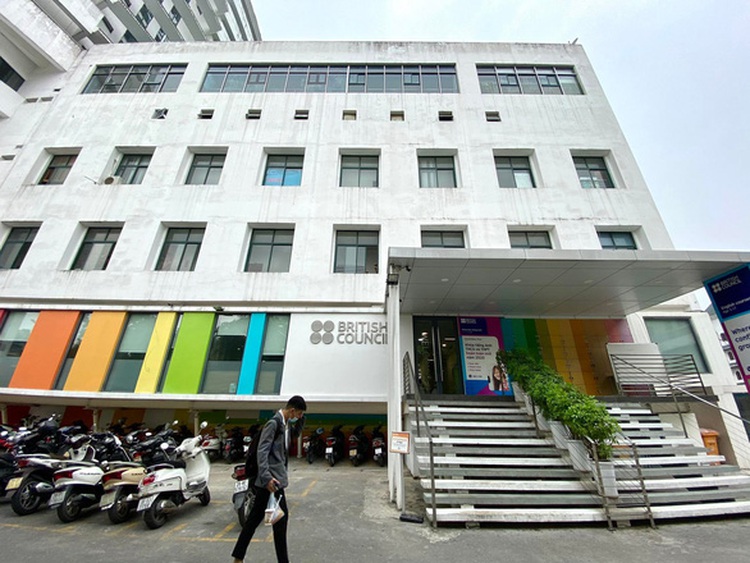 Vietnamese students on tenterhooks over IELTS test postponement