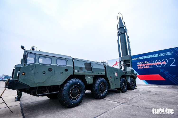 Vietnam opens first int’l defense exhibition