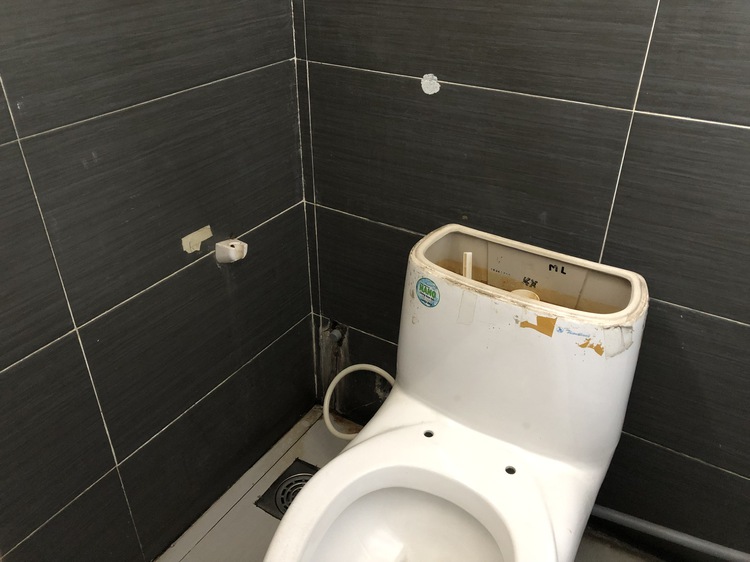 Dirty toilets at railway stations smear Vietnam’s big cities