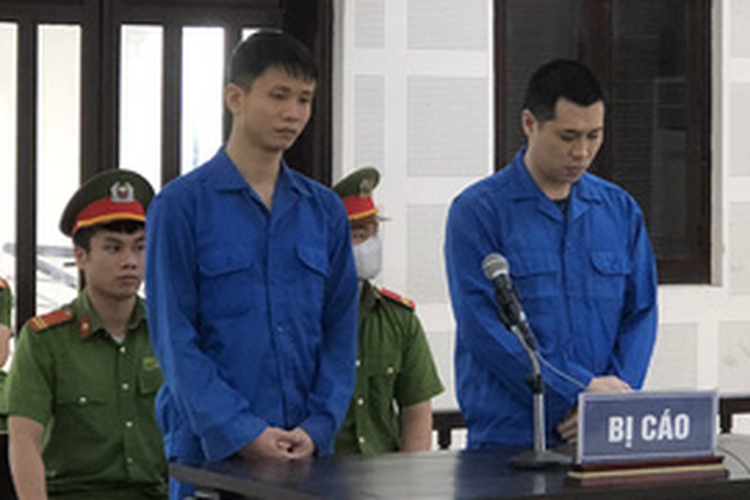 Two Vietnamese men jailed for smuggling 200 iPhones