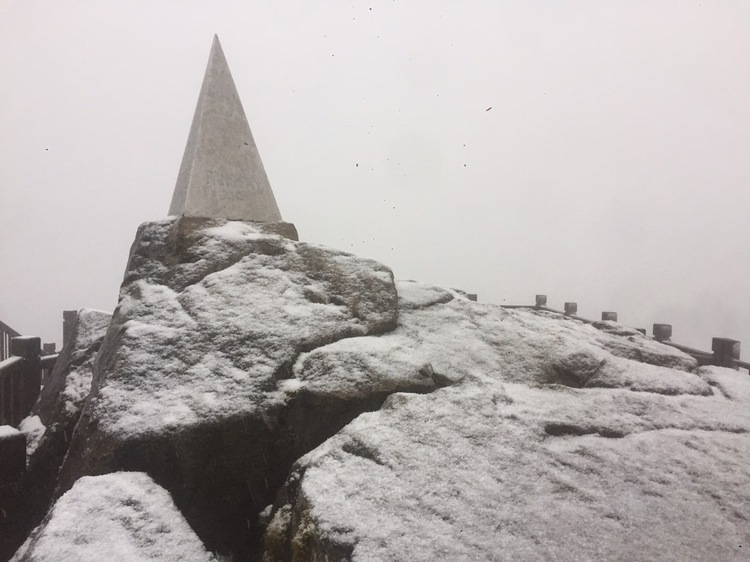 Sleet covers Vietnam’s Fansipan peak as temperature dips to -1 degree Celsius