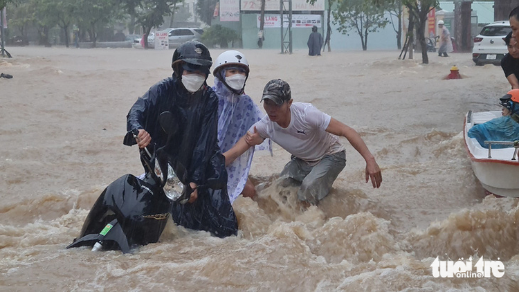 Unseasonal downpours to lash central Vietnam this week