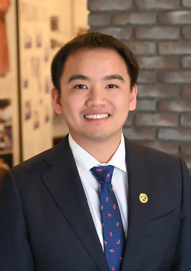 Vietnamese American teacher wins US prize for teen-centered job app