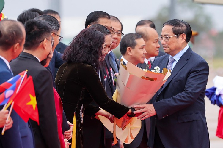 Vietnamese PM arrives in Laos for official visit
