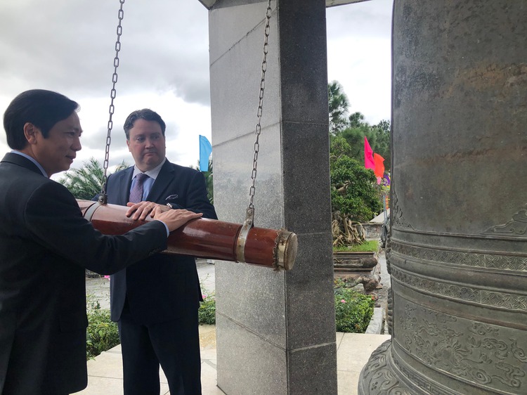 US ambassador visits Road 9 National Martyrs' Cemetery in north-central Vietnam