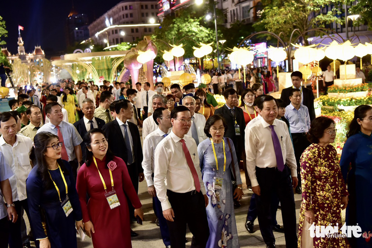 Nguyen Hue Flower Street in Ho Chi Minh City opens