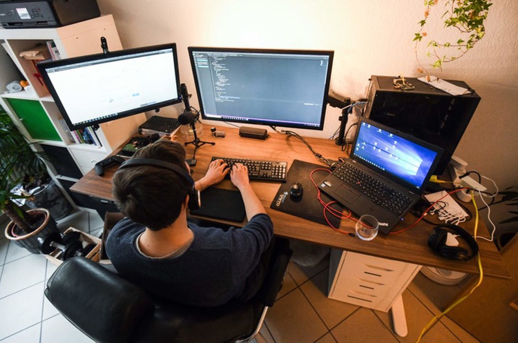 4 undersea Internet cables face problems, affecting Vietnam’s international connections