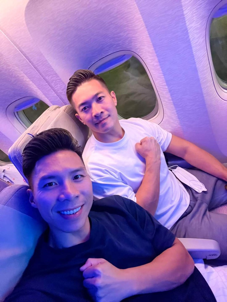 Vietnamese acrobats Giang Brothers head for Italy to set new world record