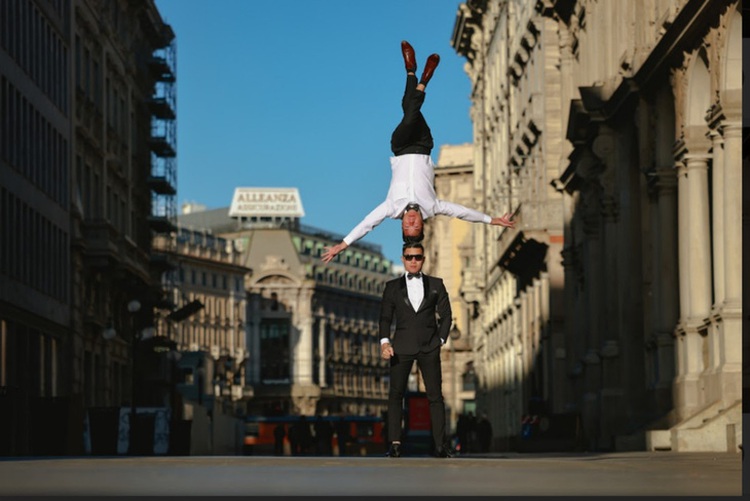 Vietnam’s Giang brothers launch circus photo album after setting new world record in Italy