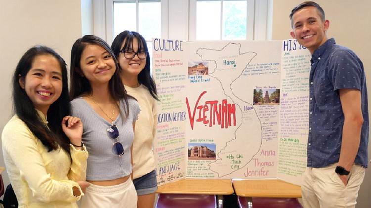 Young messenger brings Vietnamese to the world