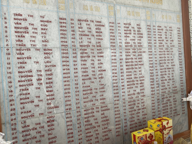 S.Koreans bow in apology to massacre victims in central Vietnamese province