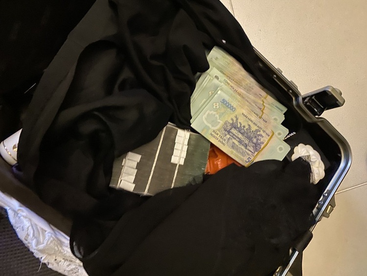 Vietnam airport employee rewarded for returning passenger suitcase with $42,000 inside