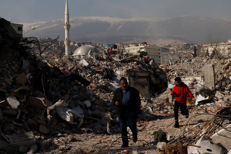 Earthquake death toll passes 46,000; desperation for signs of life