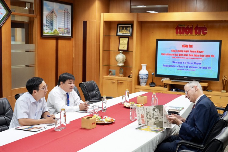 Tuoi Tre welcomes Israeli ambassador to Vietnam