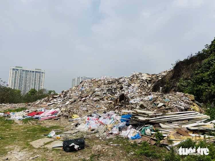Illegal dumping persists in Hanoi