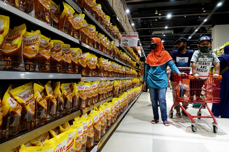Indonesia's biodiesel policy, dry weather to keep palm oil prices elevated