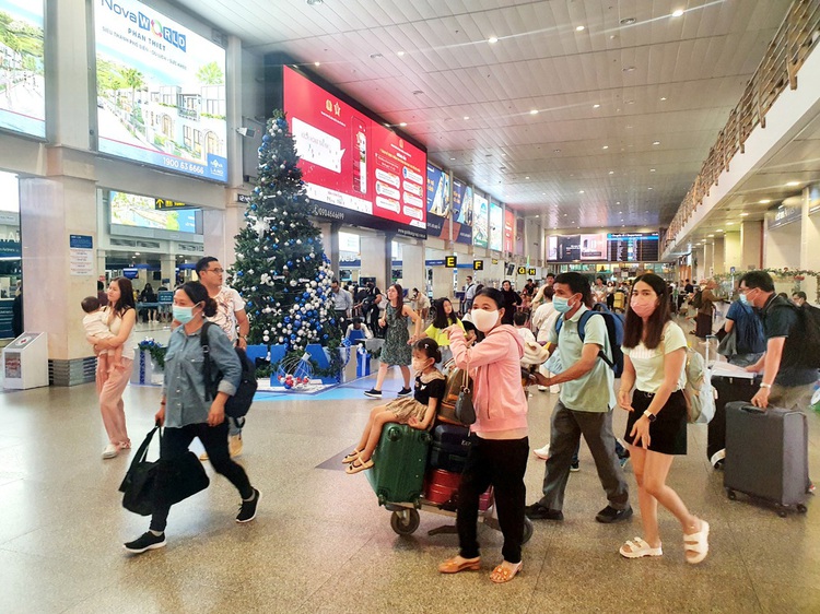 Infrastructure, services at Ho Chi Minh City airport in urgent need of improvement