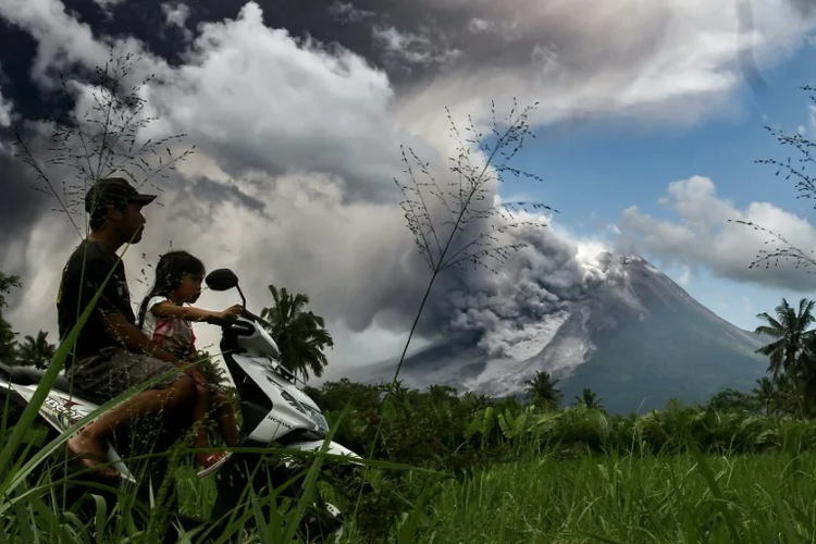 Indonesia's Merapi volcano erupts, covers villages in ash