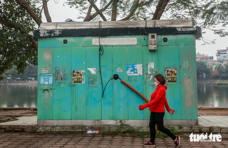 Dearth of public bathrooms a dire problem in Ho Chi Minh