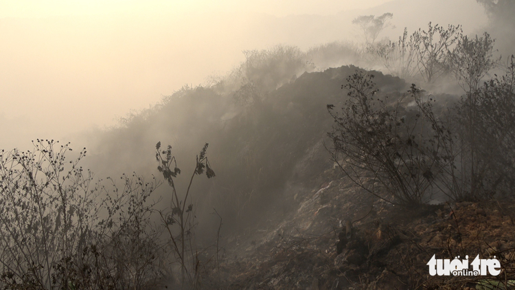Smoke blankets Vietnam’s Da Lat as landfill smolders