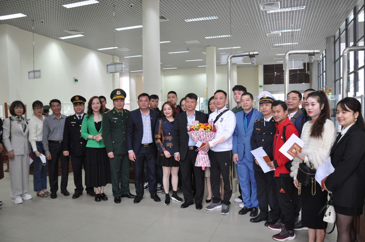 Vietnam's Quang Ninh steps up tour guide training to prepare for Chinese tourist arrivals