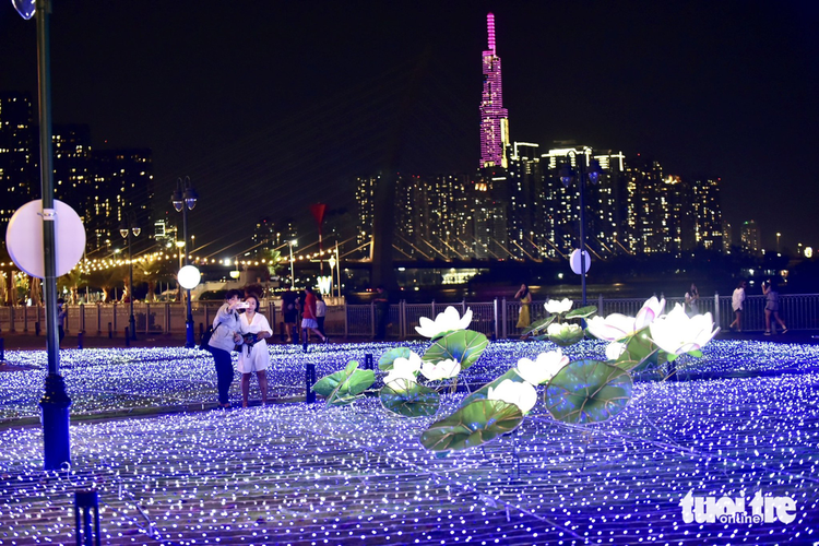 500,000 LED lights brighten downtown park in Ho Chi Minh City