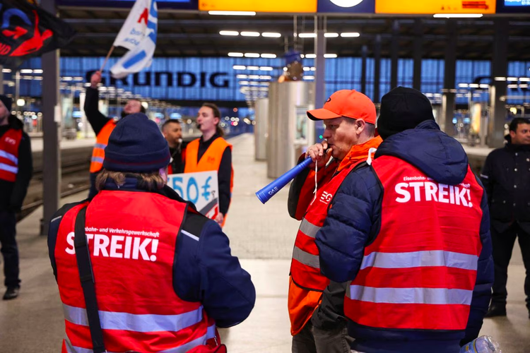In inflation-hit Germany, massive strike over pay to cripple transport