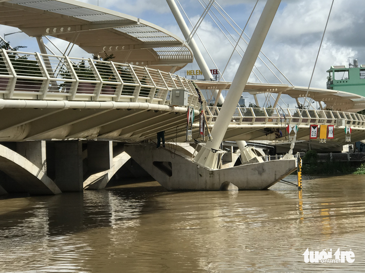 Public backlash cancels footbridge load test using humans in southern Vietnam