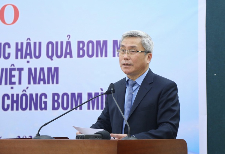 US, Japan to help Vietnam with bomb, mine clearance