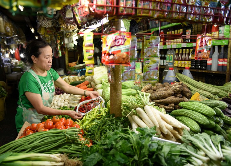 Philippine c.bank may consider pausing rate rises if inflation slows