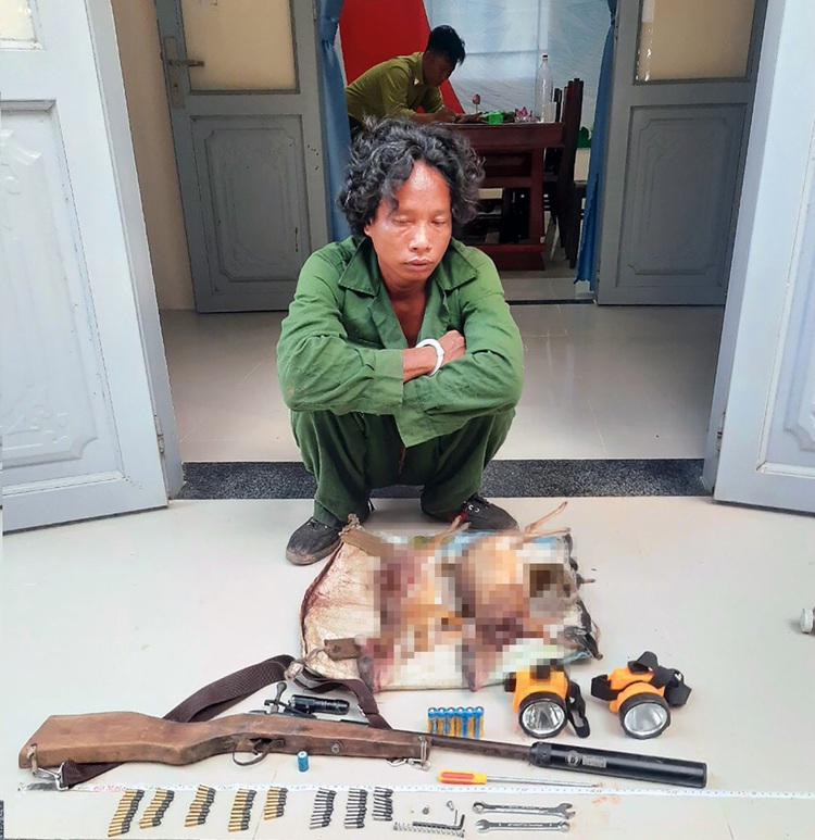 Rangers catch poacher in southern Vietnam national park