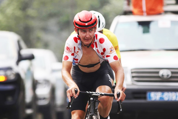 Russian cyclist extends lead at Vietnamese national race