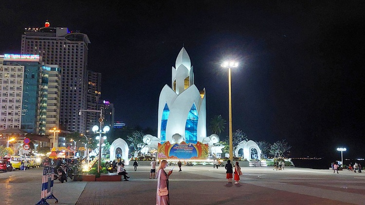 Woman dies after falling off tower staircase in south-central Vietnam