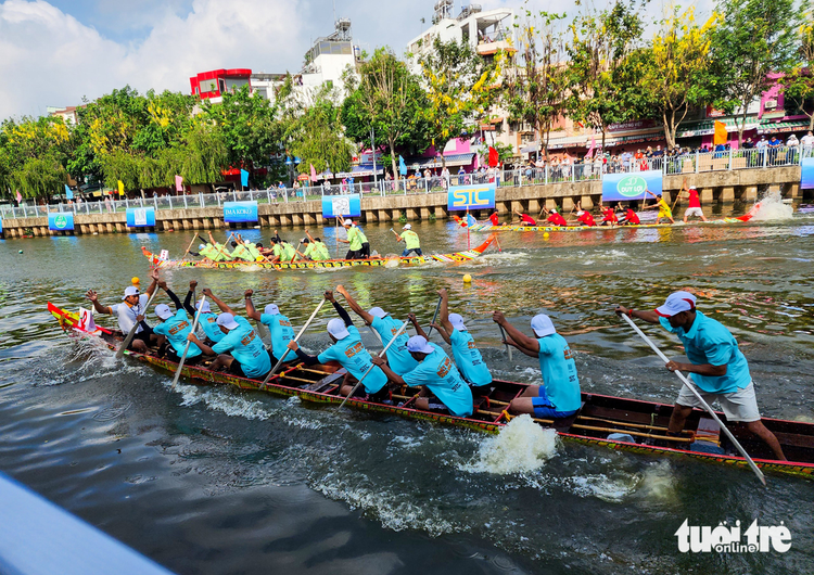 Ho Chi Minh City hosts Khmer boat race festival