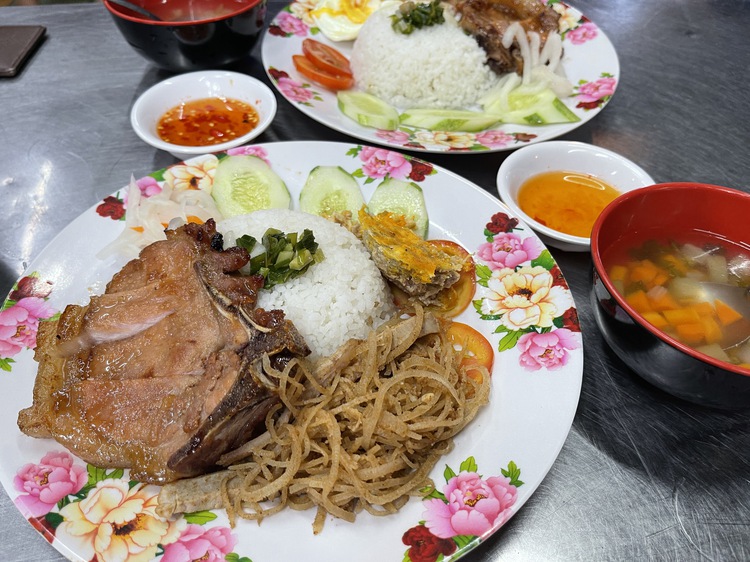 'Cơm tấm' and 'bánh chưng' rank in world's best