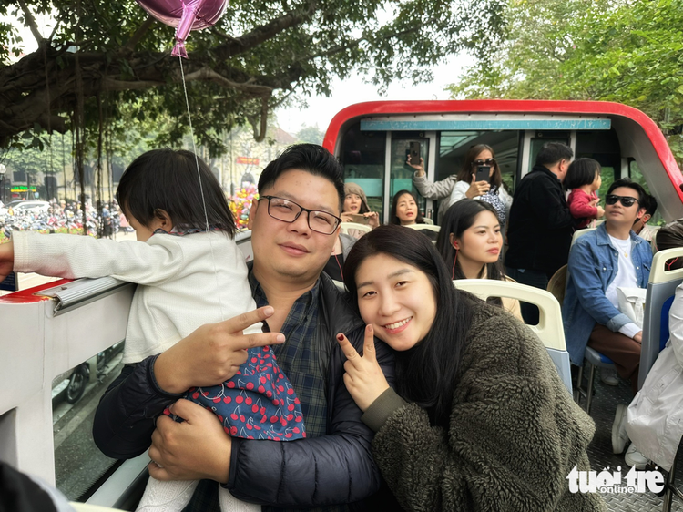 Hanoi offers free double-decker rides on holiday