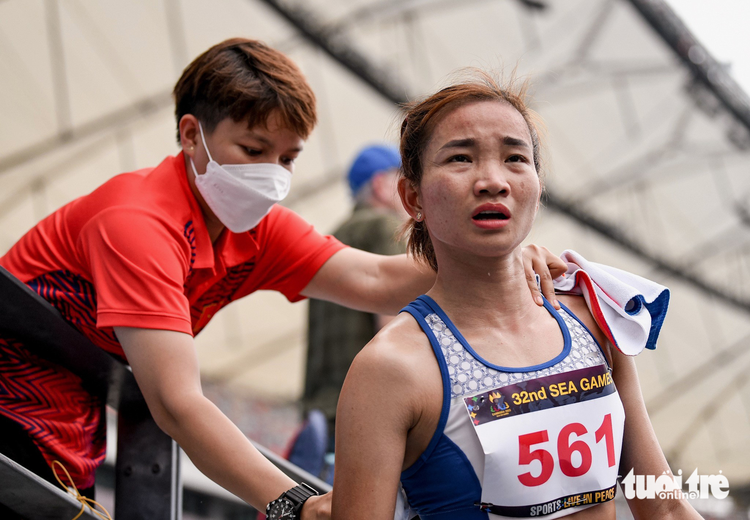 Vietnamese runner wins 2 SEA Games gold medals in events scheduled minutes apart