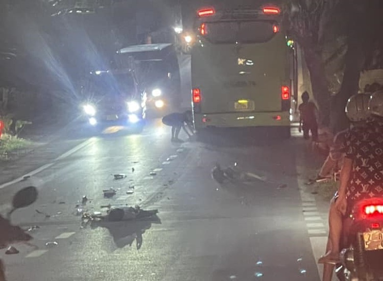 Serial crash kills 3 students in northern Vietnam