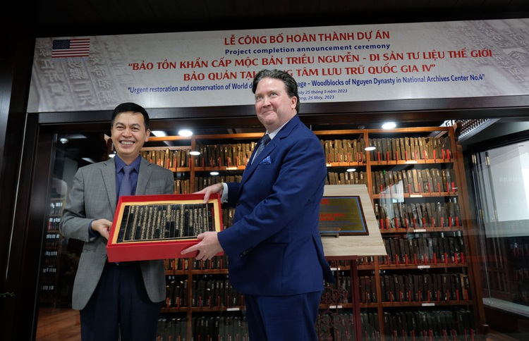 US aids Vietnam in preserving Nguyen Dynasty woodblocks