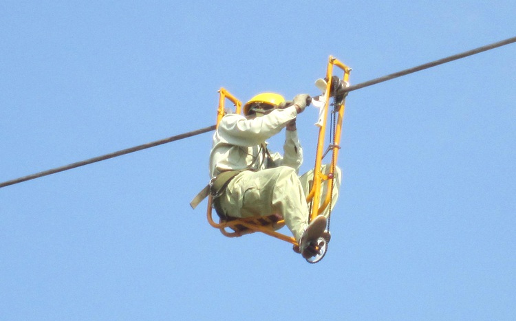Vietnamese inventor changes powerline repair industry