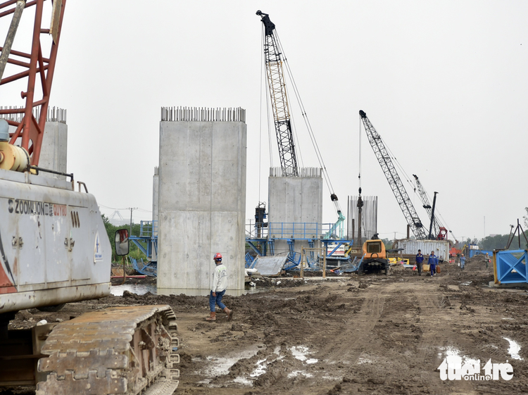 Work on 4 southern Vietnam expys could start simultaneously in mid-June