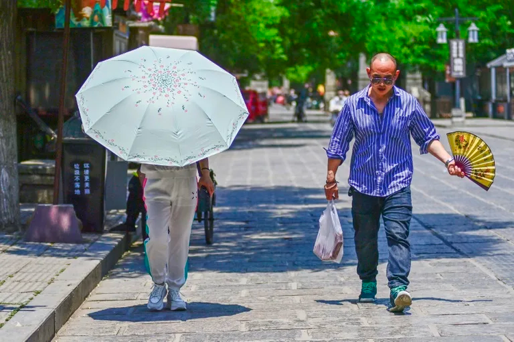World breaks average temperature record for early June: EU