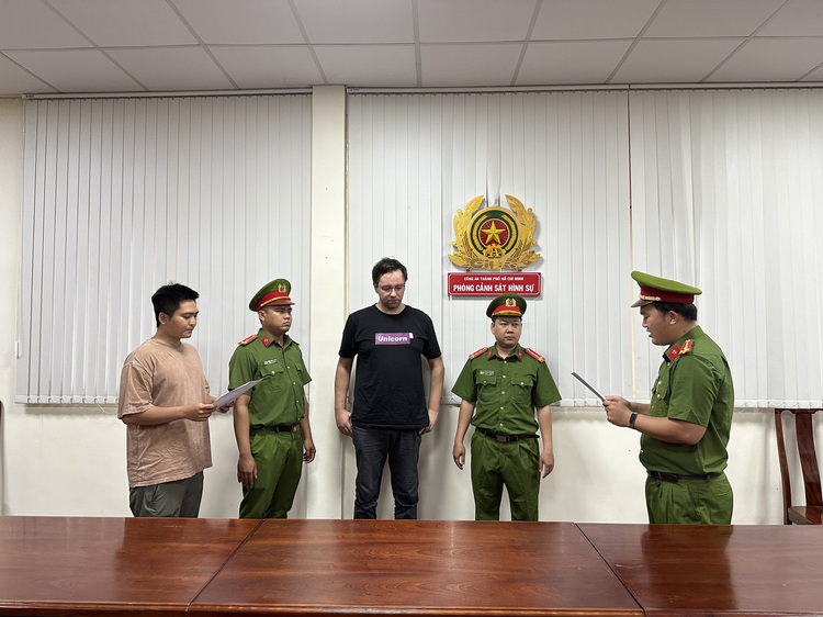 Latvian man investigated for masterminding loan shark ring in Vietnam