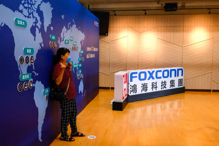 Foxconn to invest $246 mln in 2 projects in northern Vietnam