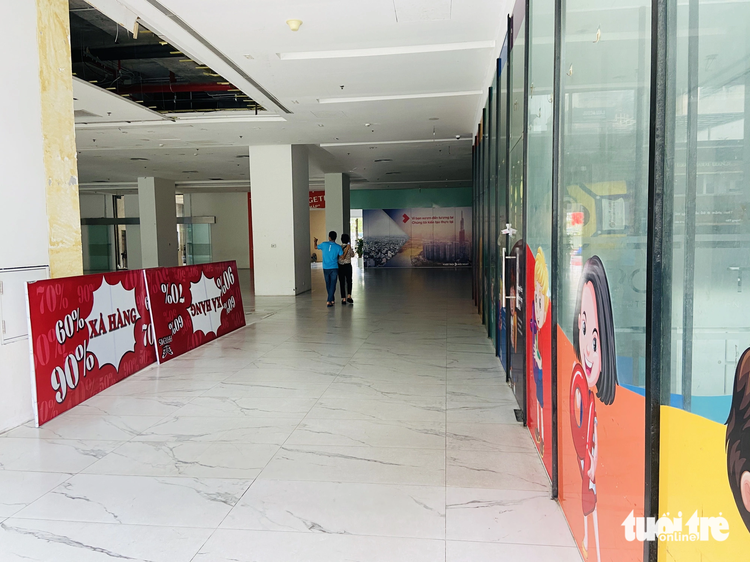 Retail spaces left vacant in Hanoi