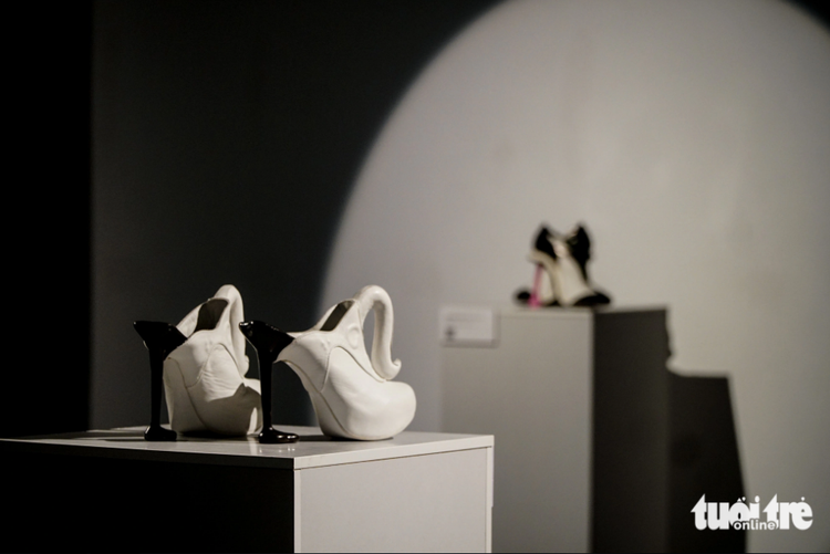 World-renowned footwear designer brings $25,000 collection to Vietnam