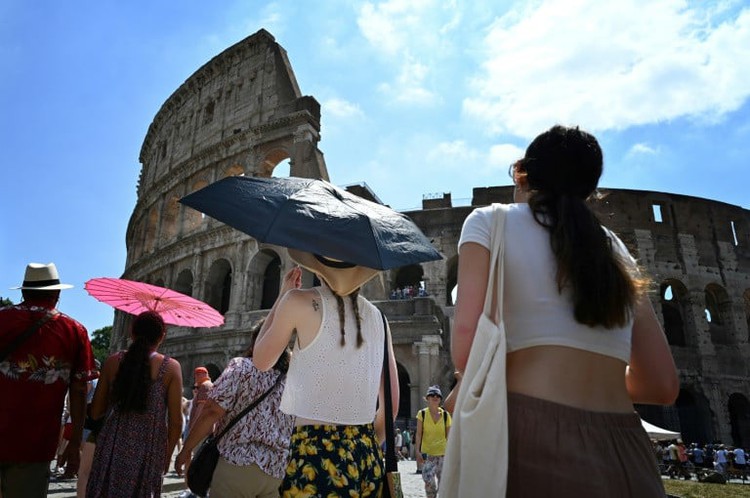 Record heatwaves sweep the world from US to Japan via Europe